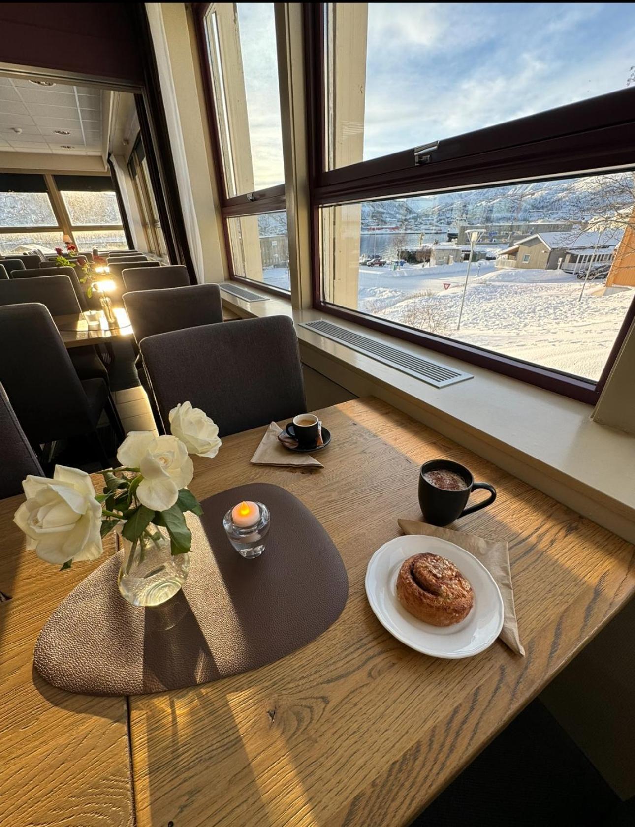 Hotell Maritim Skjervøy エクステリア 写真